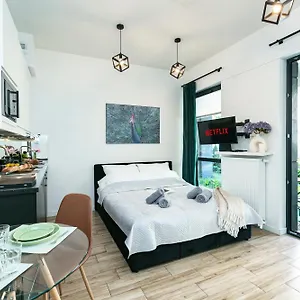 Chlodna 22a - Duzy Taras - Large Terrace - Bezplatny Parking - Free Parking - Better Apartament Warszawa