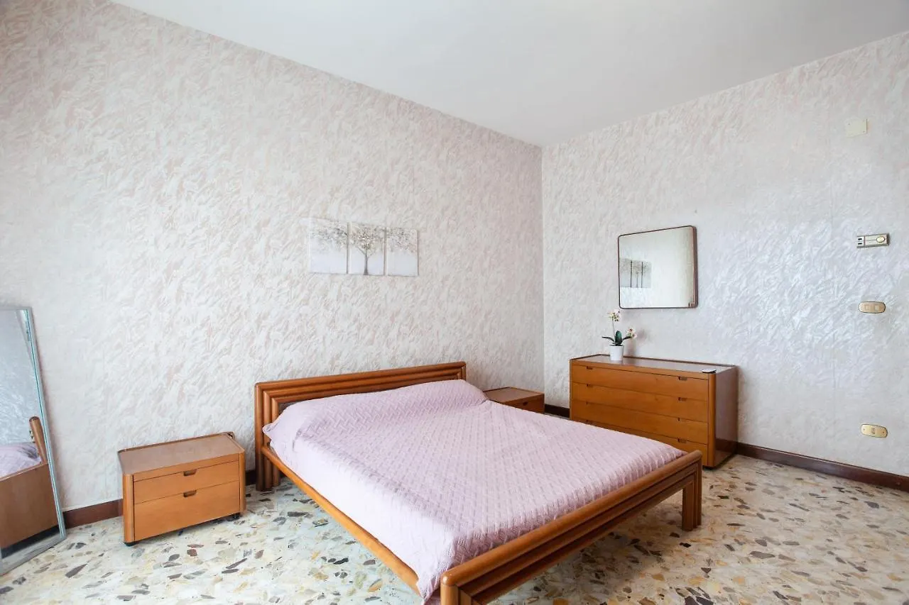 Pane & Pomodoro Beach Roomy Flat Bari 0*,  Italy