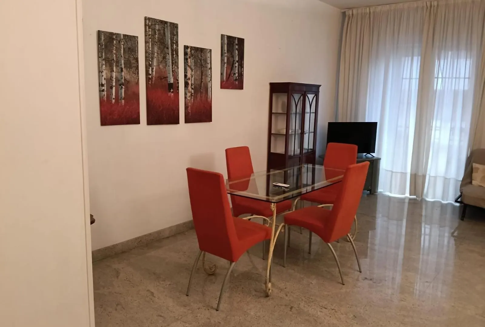 Pane & Pomodoro Beach Roomy Flat location